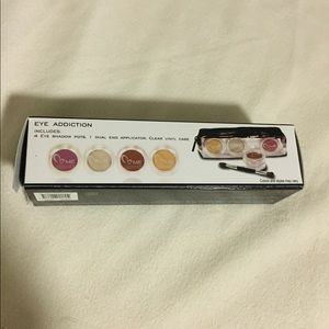 Eye shadow set